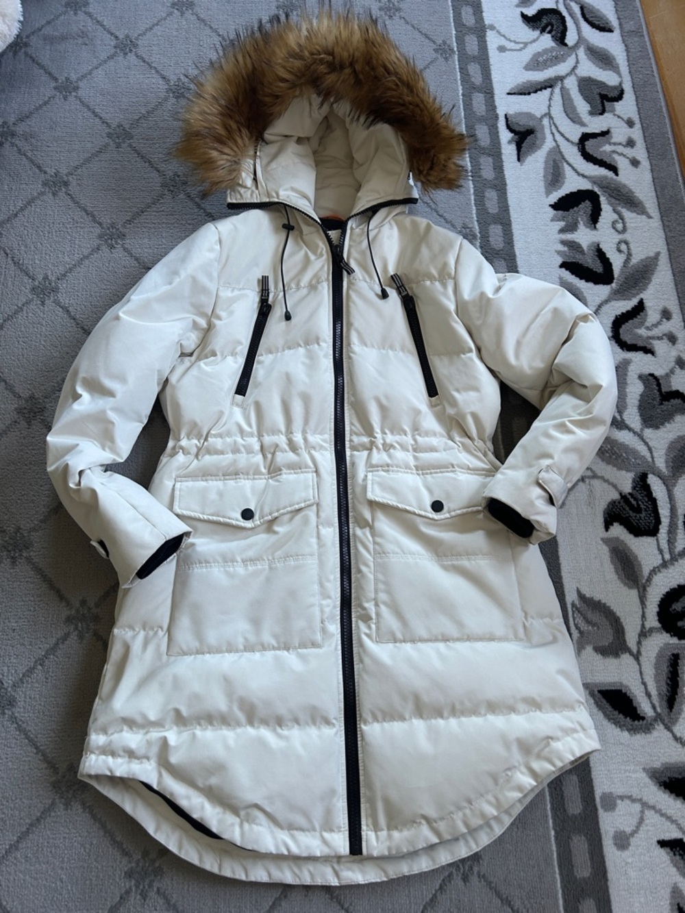 Orolay Woman’s Thickened Down Warm Winter Jacket in Tofu